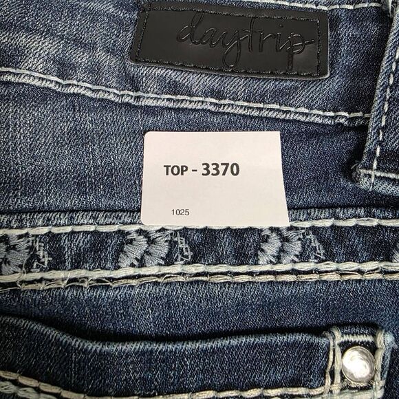 Daytrip Lynx Skinny Jeans Women’s 26L Dark Wash - Picture 9 of 9